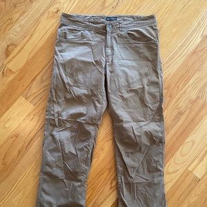 Arc’Teryx men’s brown tech pants size 34/32